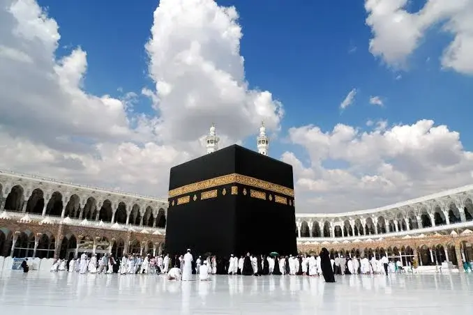 Pakistani Worker Refuses Cash Bonus for Unique Spiritual Wish at Kaaba