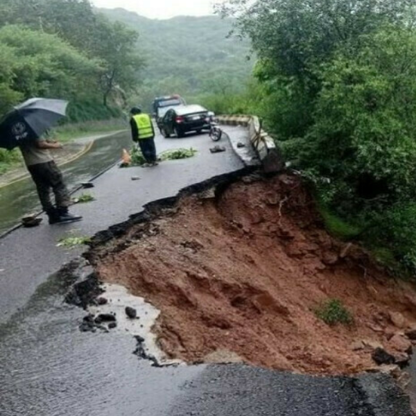 Murree Expressway Partly Closed After Landslide